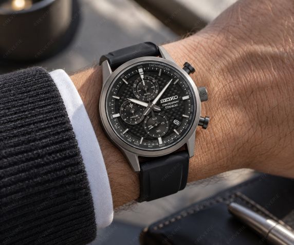 Seiko Mens Titanium Carbon Chronograph 41mm